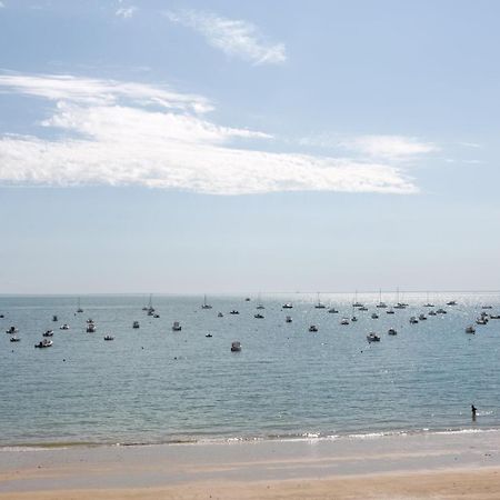 Les Pieds Dans L'Eau - Bel Appartement - Vue Mer Канкал Екстериор снимка