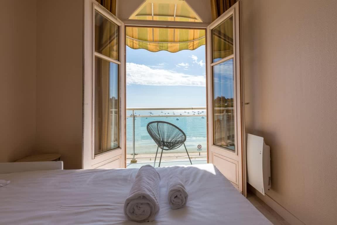 Les Pieds Dans L'Eau - Bel Appartement - Vue Mer Канкал Екстериор снимка