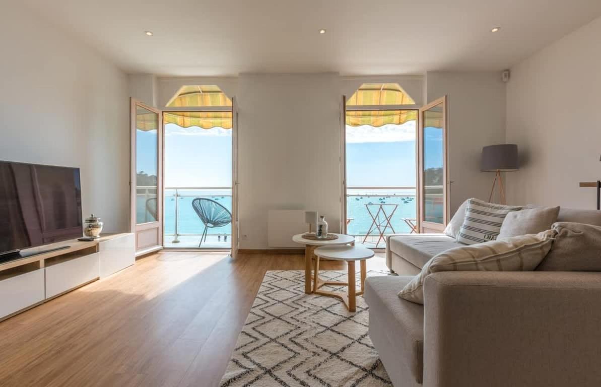 Les Pieds Dans L'Eau - Bel Appartement - Vue Mer Канкал Екстериор снимка
